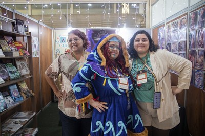 Coletivo transforma estande em vitrine de arte autoral e diversidade