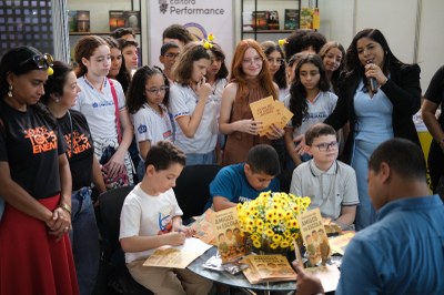 Gerações se encontram e celebram o poder de contar a própria vida (Foto: Renner Boldrino)