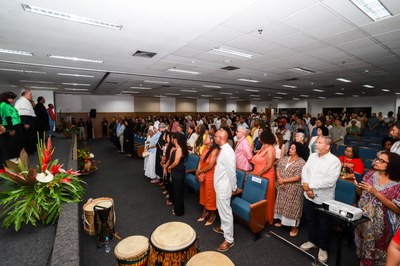 Público lotou auditório 1 e 2 do Centro de Convenções para acompanhar a outorga do título de Doutor Honoris Causa ao professor Zezito (Foto: Jônatas Medeiros)