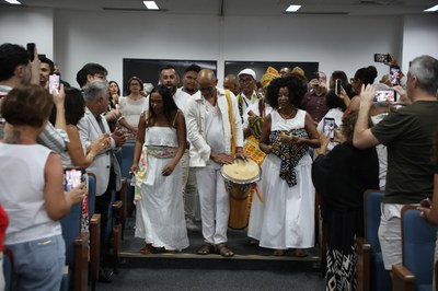 Cortejo da Orquestra de Tambores de Alagoas anunciou a grandiosidade do momento (Foto: Renner Boldrino)