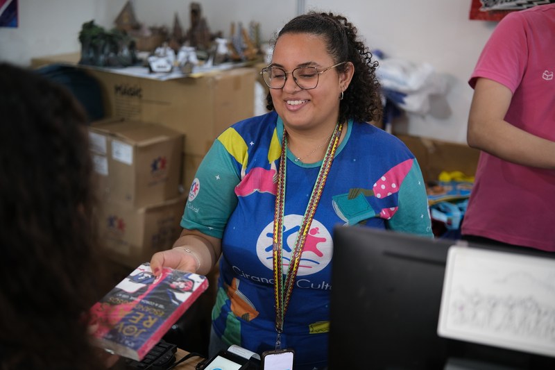 Bienal aquece economia com livros e gera frutos permanentes