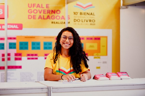 Bienal do Livro abre processo seletivo para monitores voluntários