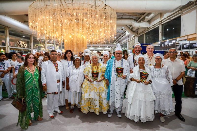 Cortejo marca encerramento da 11ª Bienal do Livro de Alagoas