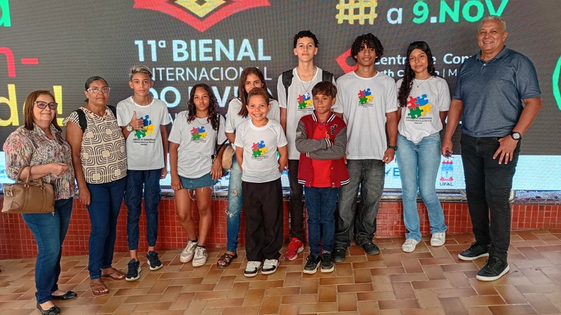 Crianças do Serviço de Convivência visitam a Bienal pela primeira vez