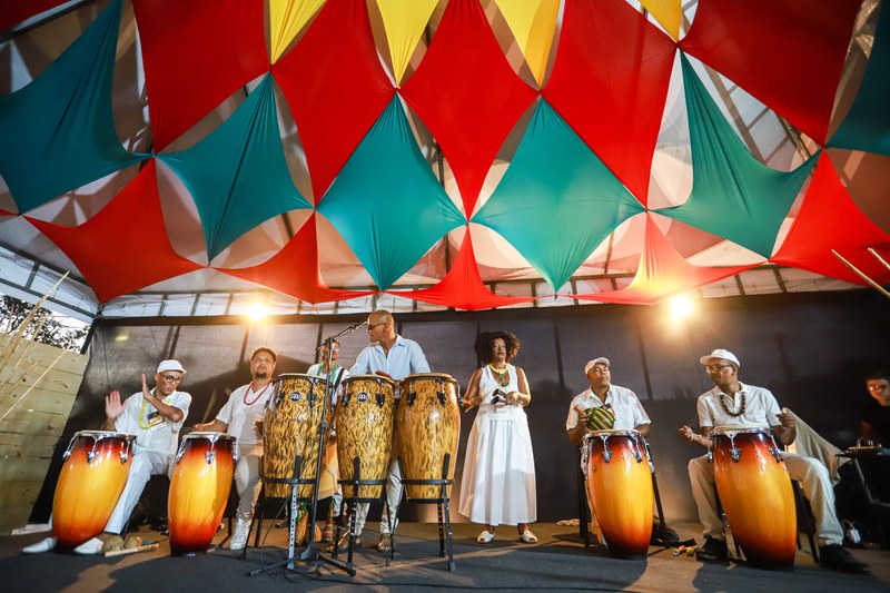 Cultura: roda de tambores promove intervenção musical