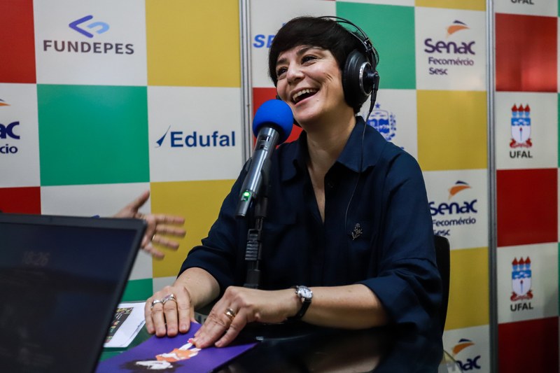 Fernanda Takai fala de amor, arte e afeto entre gerações