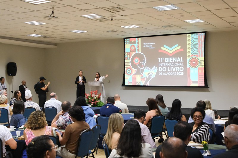 Lançamento da 11ª Bienal reúne homenageados, autoridades e promove celebração Lançamento da 11ª Bienal reúne homenageados, autoridades e promove celebração