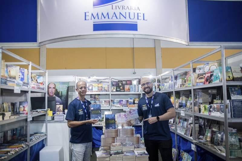 Livrarias espíritas e paletras ganham espaço sobre o tema