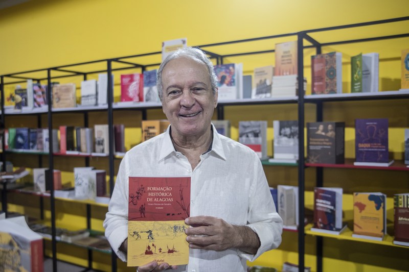 Livro campeão de vendas da Edufal ganha versão ampliada e revisada