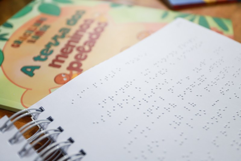 Livro infantil de Graciliano Ramos é adaptado para o sistema braille