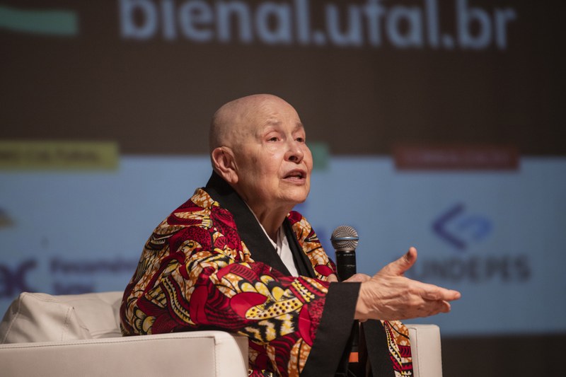 Monja Coen reflete desde a transformação social até a política