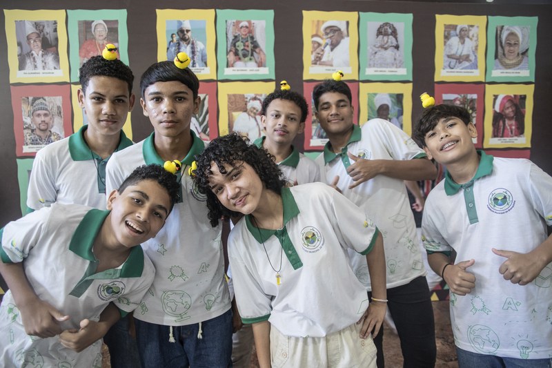 'O pato é pop': adereço viraliza entre público e se torna símbolo do evento