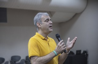Palestra com Ruy Braga debate relação entre capitalismo e racismo