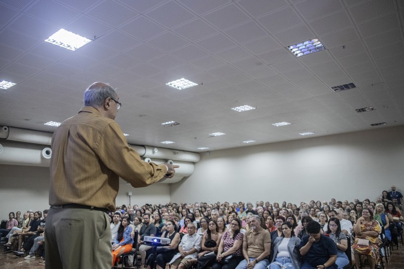 Palestra sobre estudos e testemunhos da fenomenologia lota evento