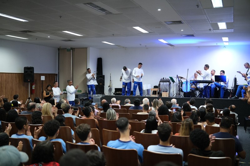 Reeducandos encantam público com projeto apresentação teatral