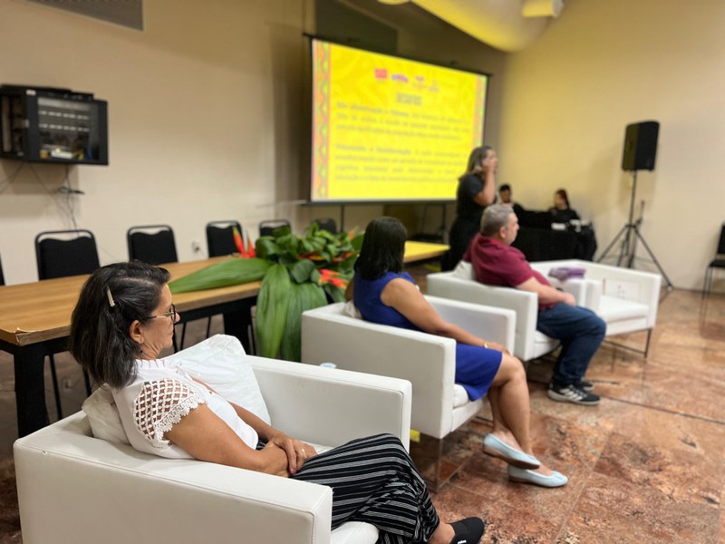 Roda de diálogo discutiu o direito à educação da pessoa idosa