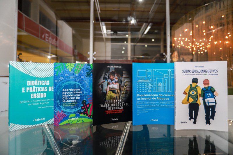 Uberização, ensino e mais: veja os novos livros da Edufal